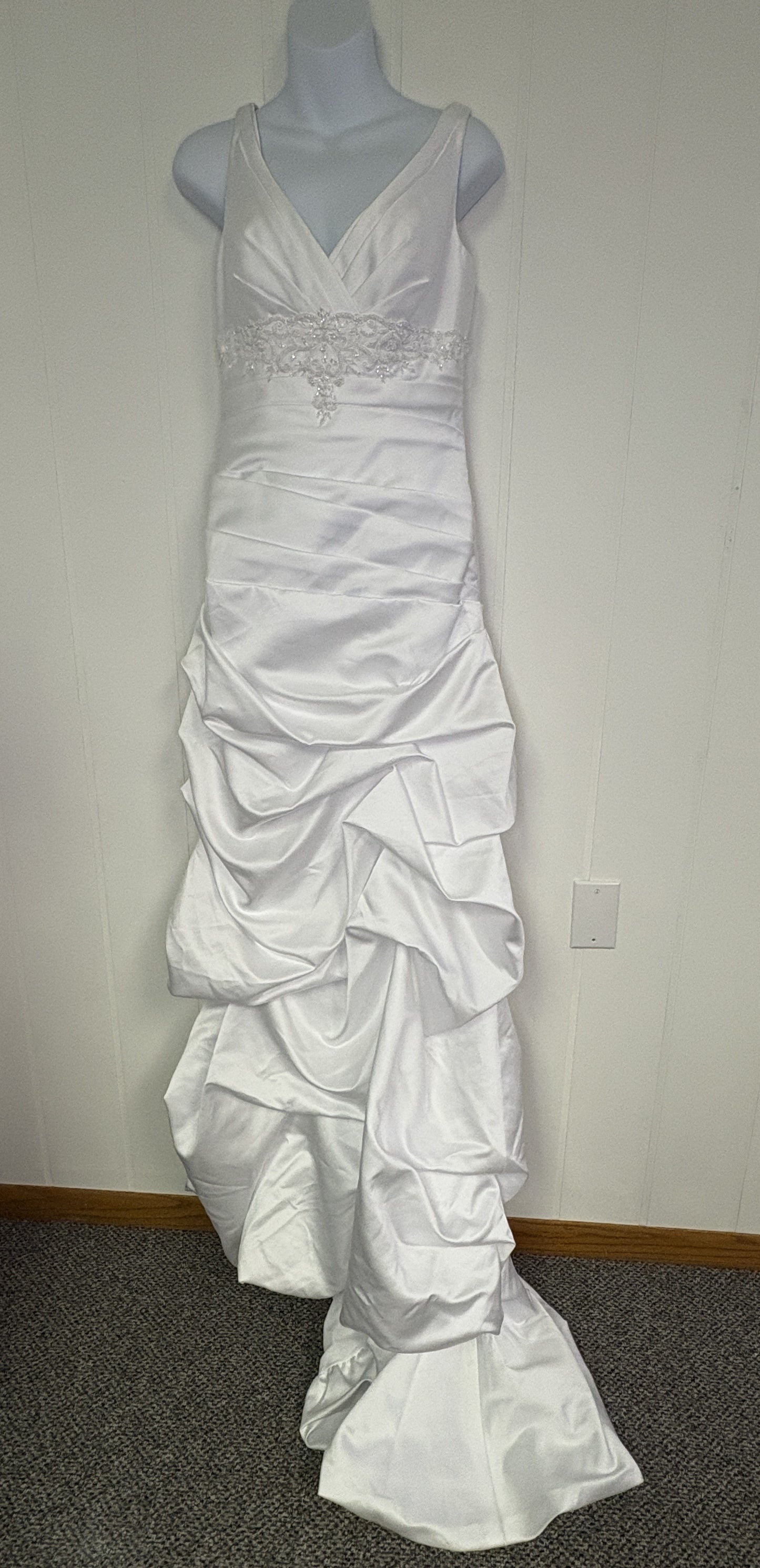 Formal Wedding Dress w/Beaded Applique Band