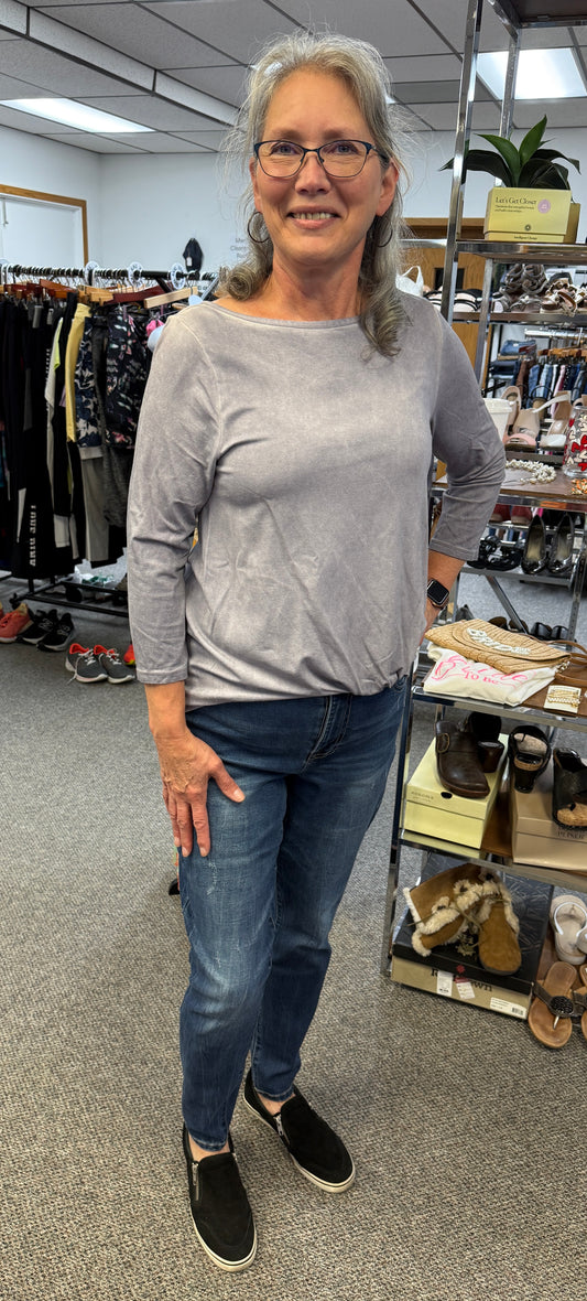 Boat Neck T-shirt w/Twist Knot Bottom