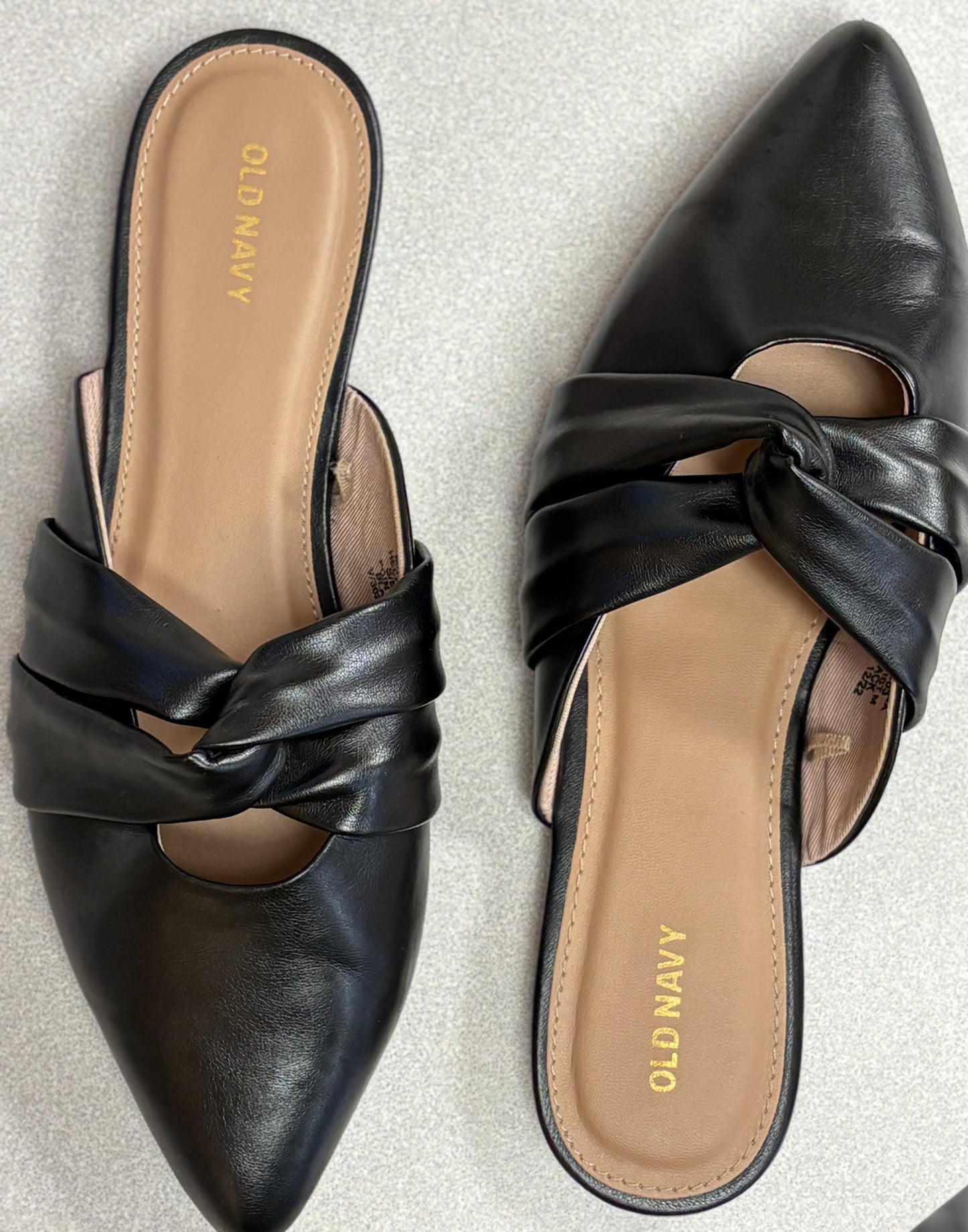 Old Navy Flats w/Twist Detail