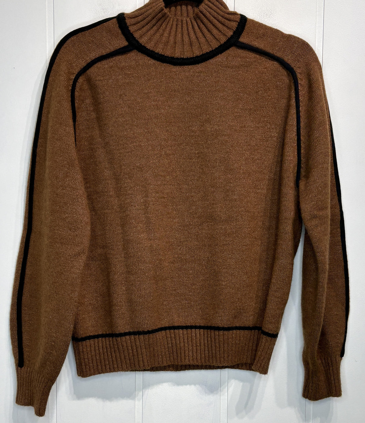 Turtleneck Sweater w/Constrast Line