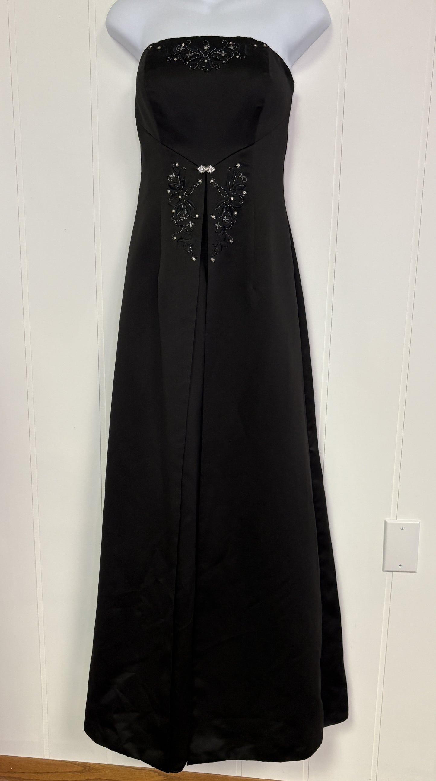Formal Strapless Dress w/Puffy Bottom