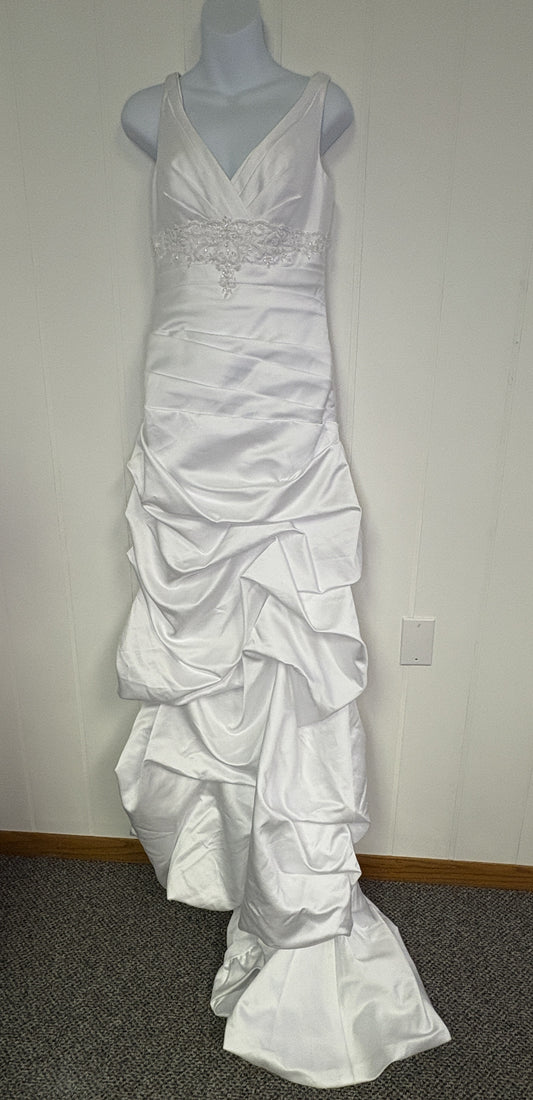 Formal Wedding Dress w/Beaded Applique Band