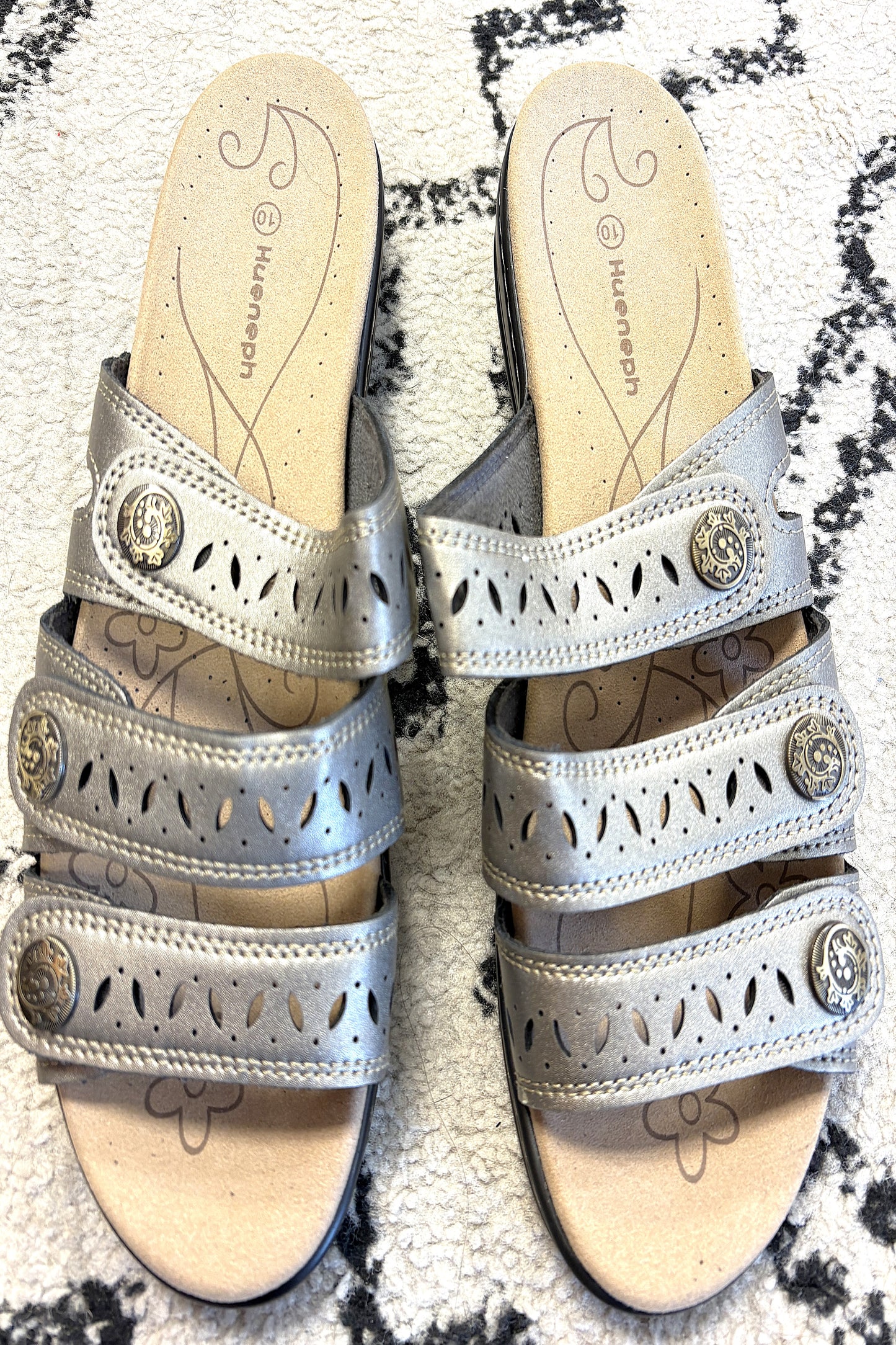 Hueneph Velcro Strap Sandals