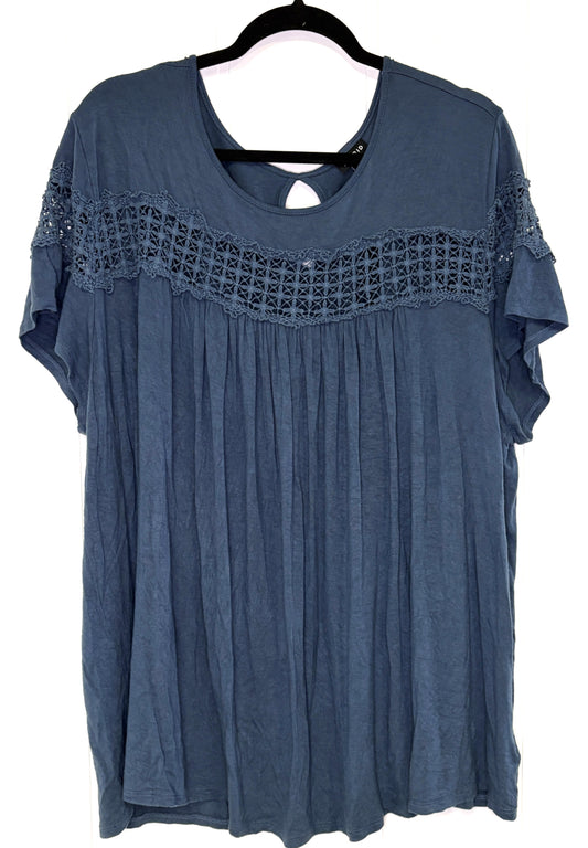 Torrid Top w/Lace Detail
