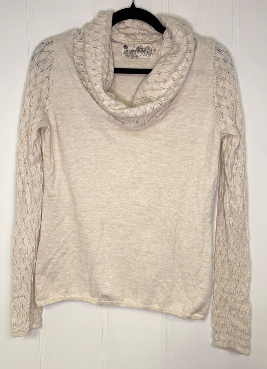 Light Sweater w/Lace Detail