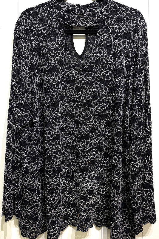 Roz & Ali LS Cut-out Lace Top
