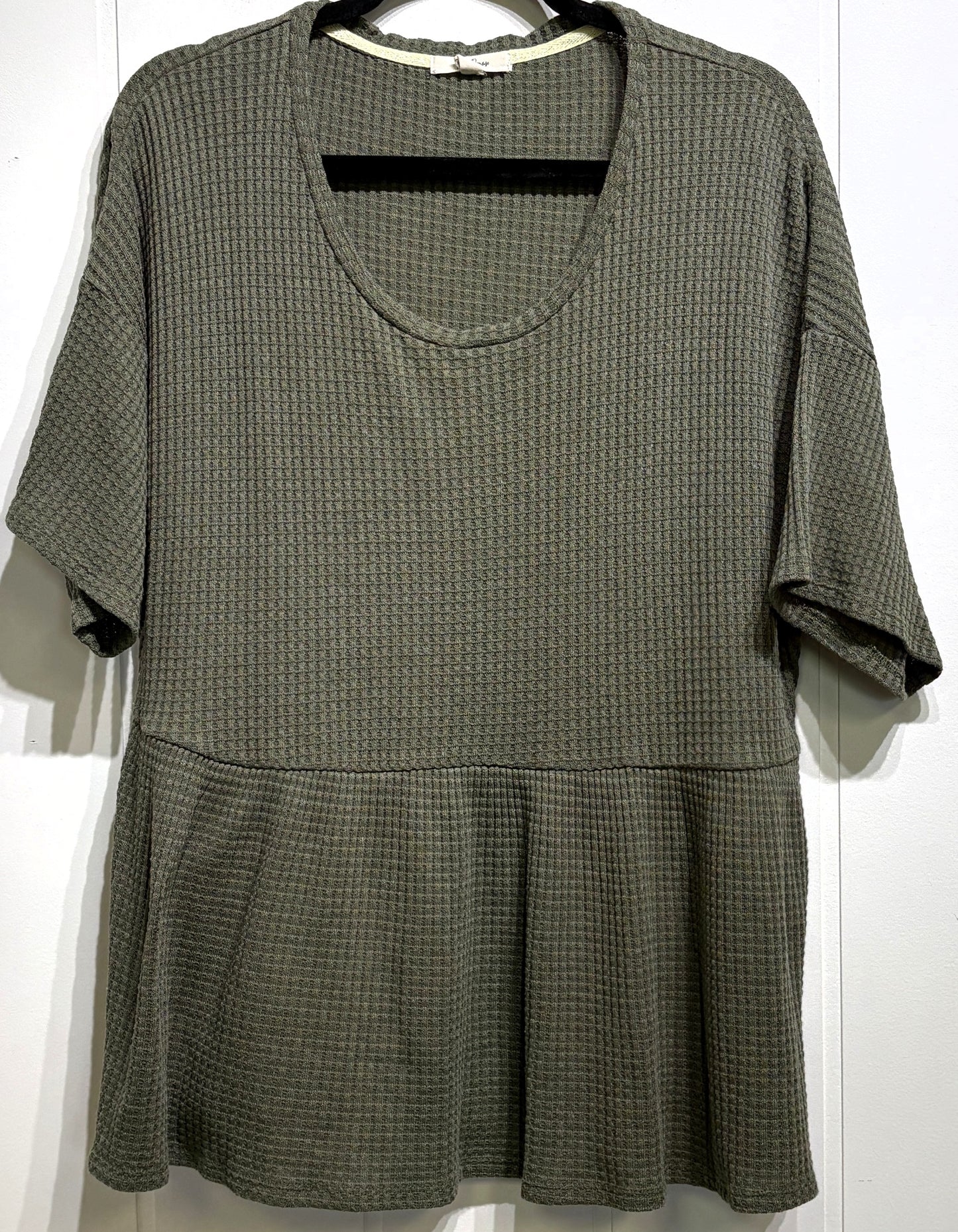 Waffle-knit 3/4 Sleeve Peplum Top