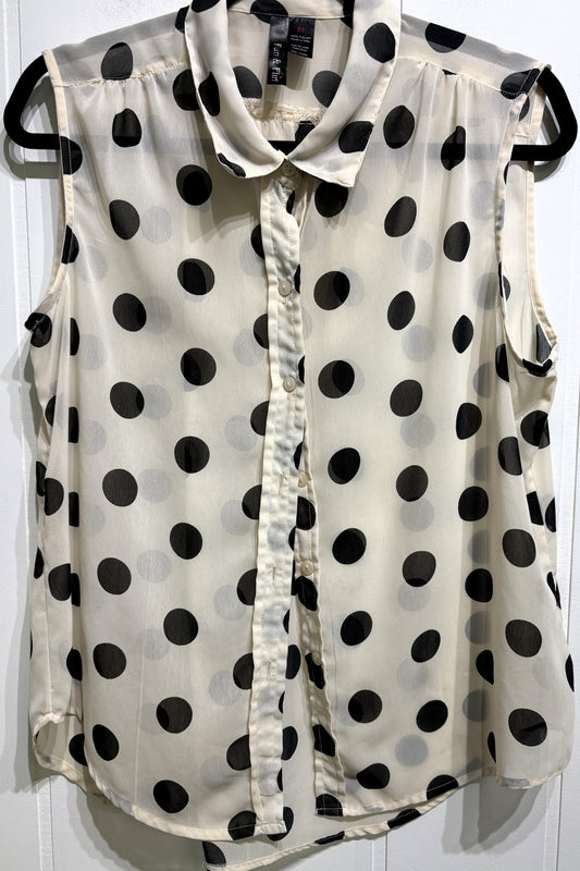Polka-dot Sleeveless Button Blouse