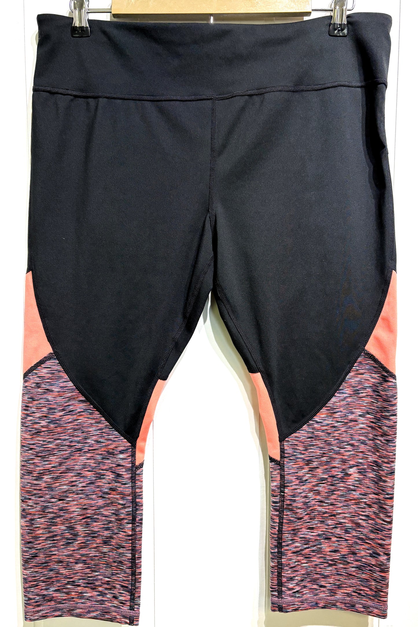 GapFit Cropped Pattern Leggings