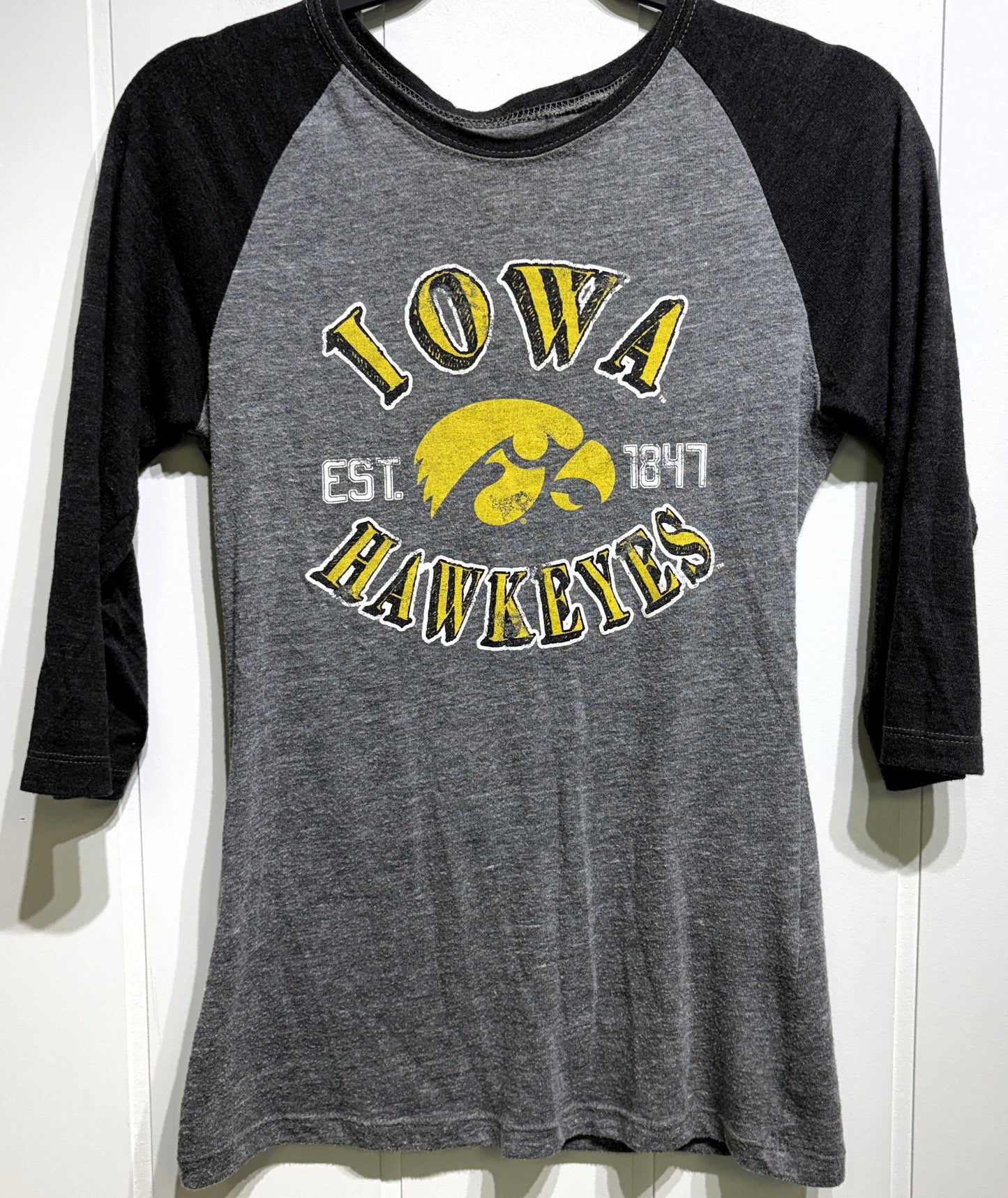 5th & Ocean Iowa Hawkeyes 3/4 Sleeve Shirt