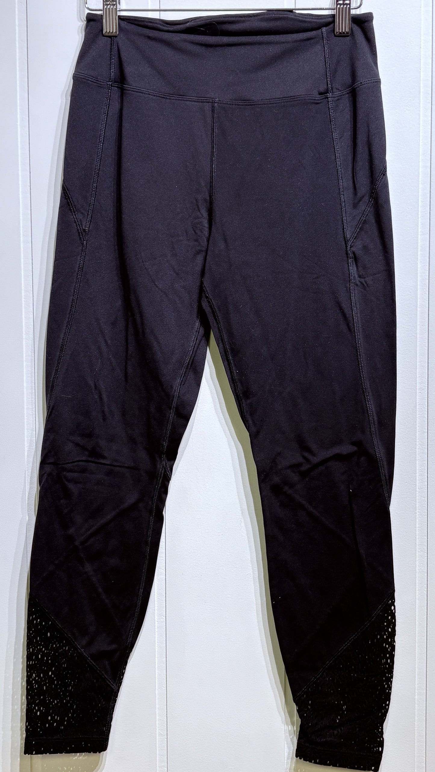 PINK Sport Leggings w/Cutout Detail