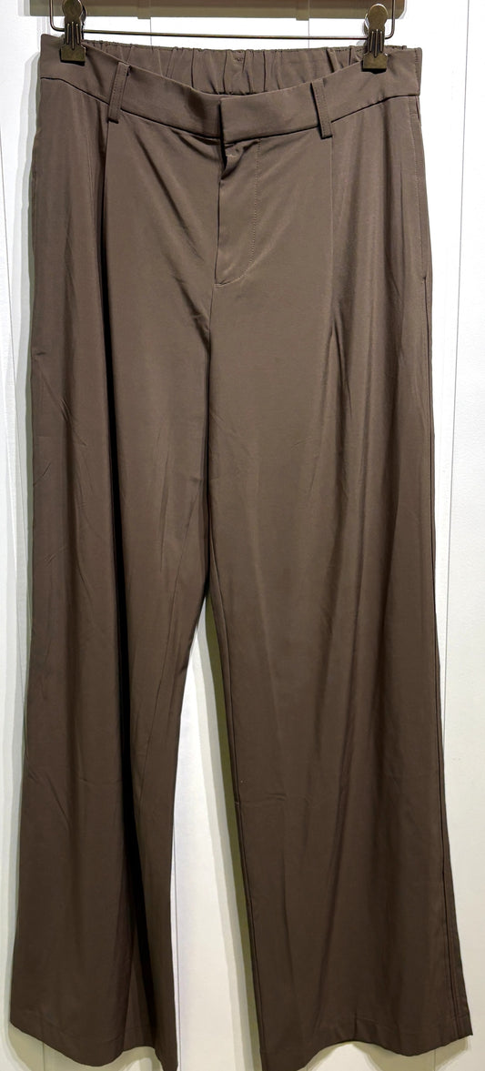 Vuori High-Waisted Wide Leg Pleated Pants