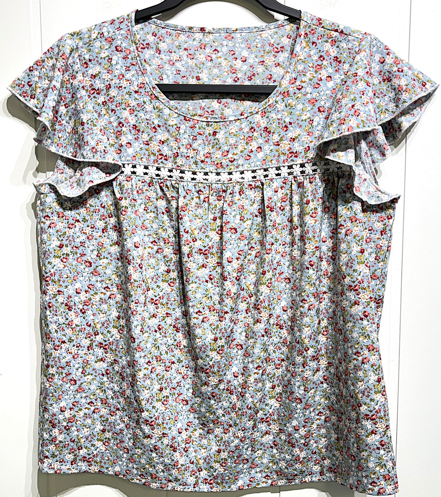 Floral Blouse w/Flower Embr. Detail