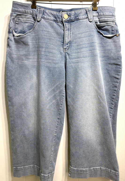 Democracy Wide Leg Crop Jeans