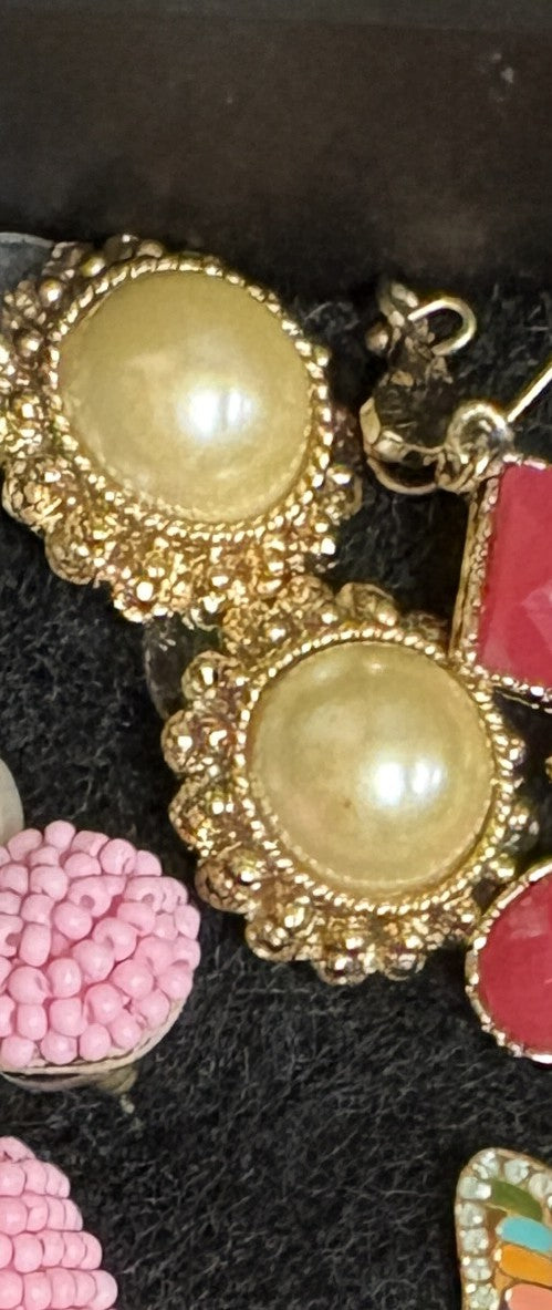 Pear Earrings w/Scallop Frame