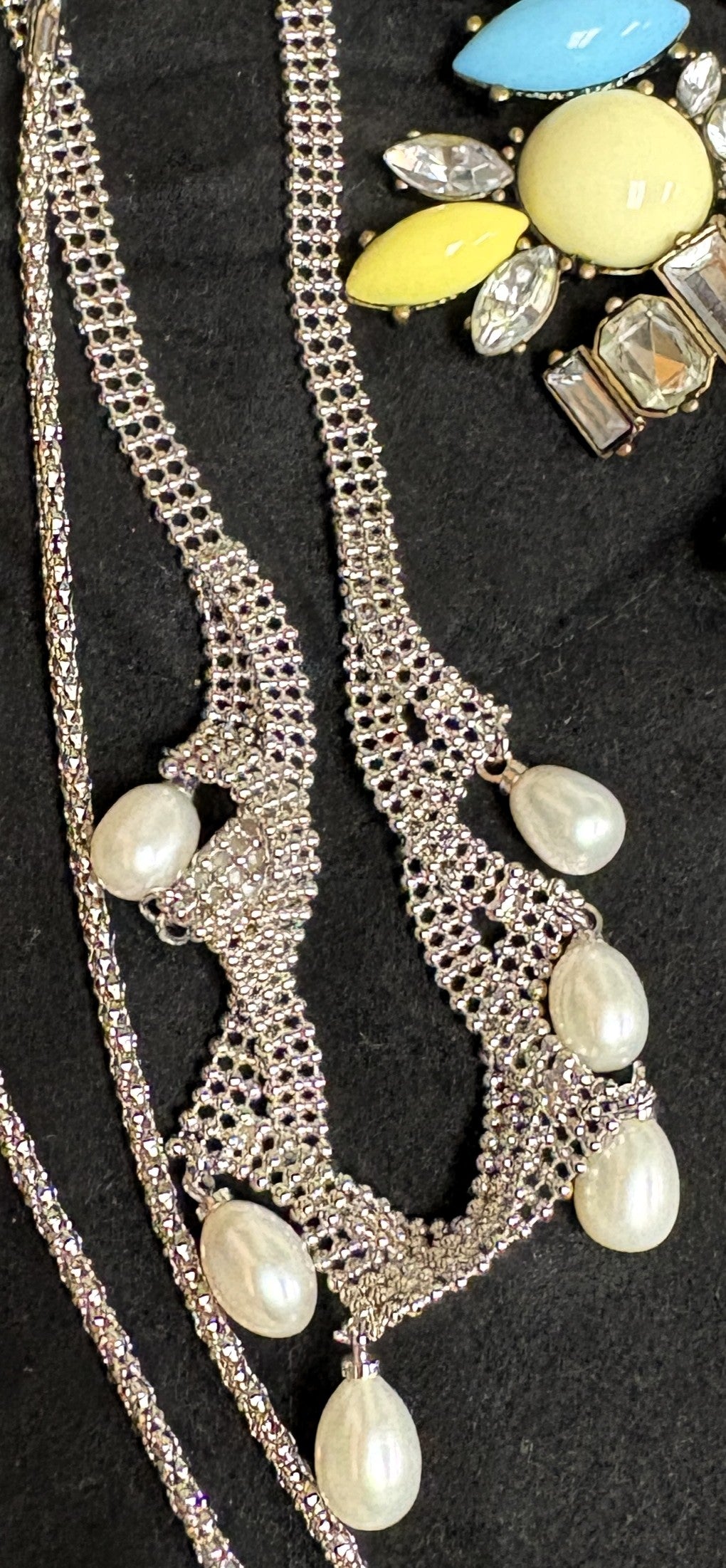Mesh Necklace w/Dangly Pearl Beads
