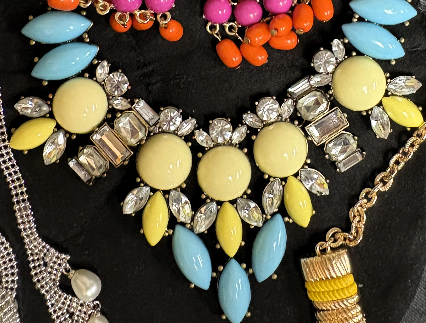 Chain Necklace w/Stones & Crystals