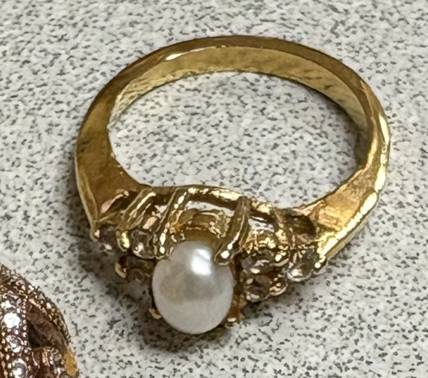 Dainty Ring w/Pearl Center