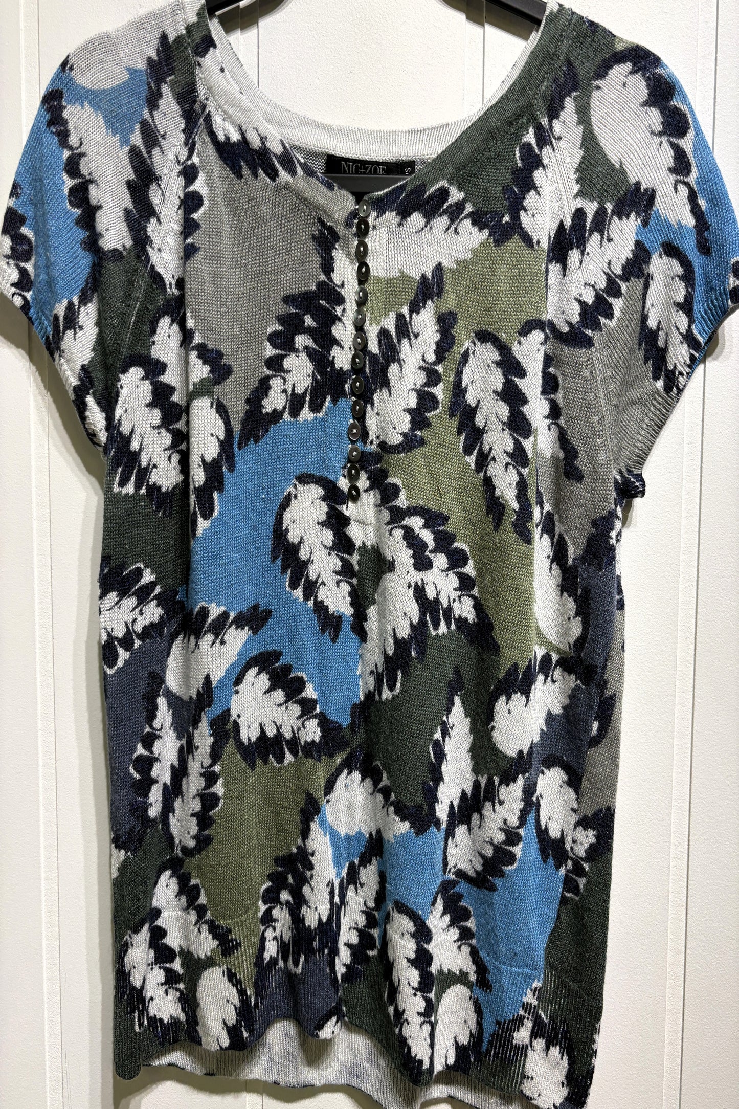 Nic+Zoe Feather Print Top w/Buttons