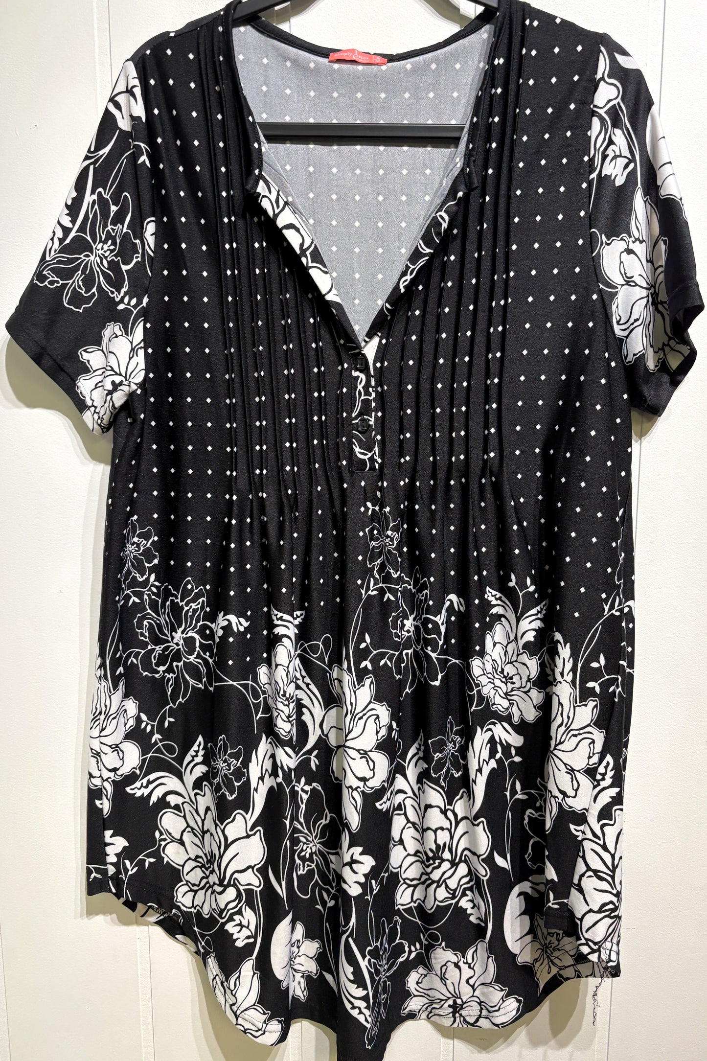 Simply Aster Floral/Diamond Print Top