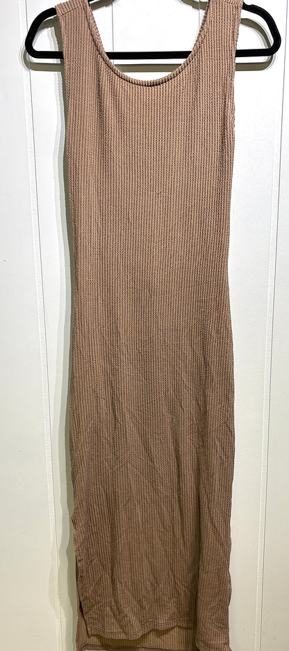 Textured Maxi Dress w/Cut-out Back