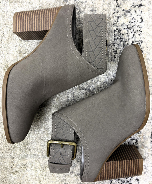 American Eagle Block Heel Booties