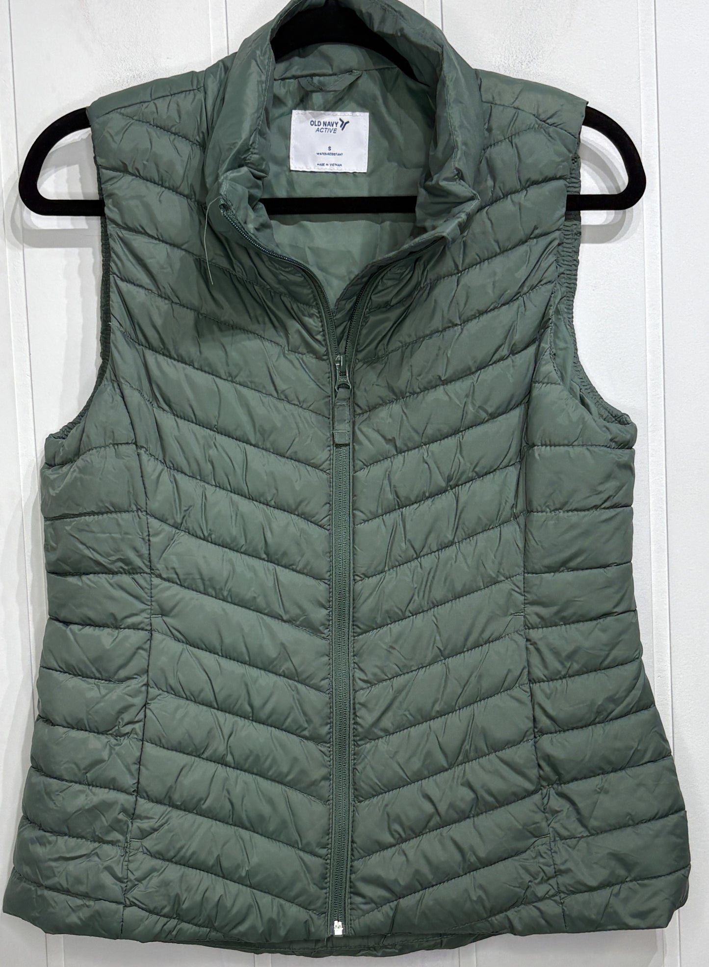 Old Navy Active Puffer Vest