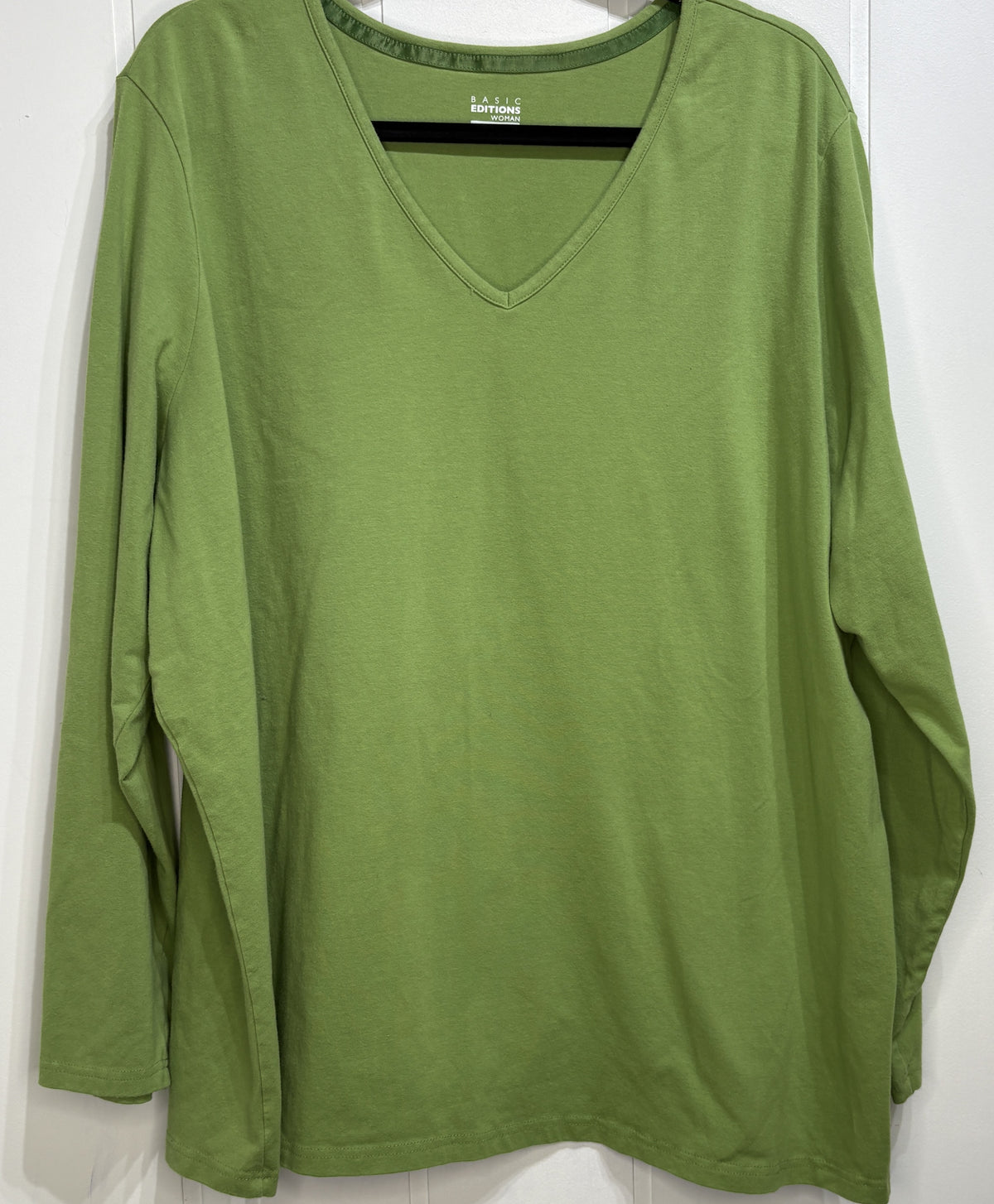 SALE RACK Basic Editions V-cut Top