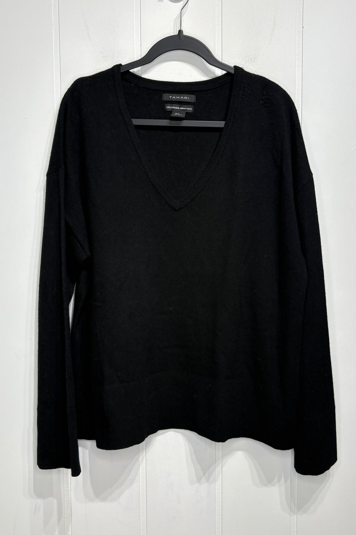 Tahari Vneck Pullover Sweater